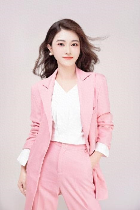 張夢(mèng)瑤 新時(shí)代經(jīng)濟(jì)文化復(fù)興的踐行者與藝術(shù)交流的橋梁